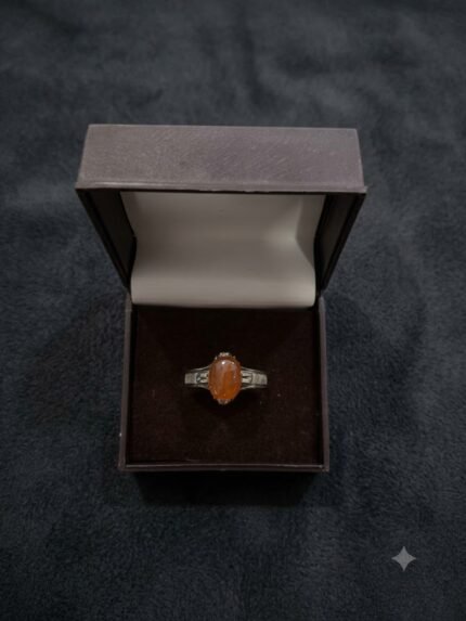Minimalist Fluted-Shank Yemeni Red Aqeeq Ring