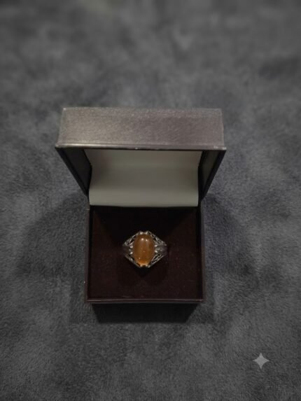 Golden Honey Yemeni Aqeeq Signet Ring